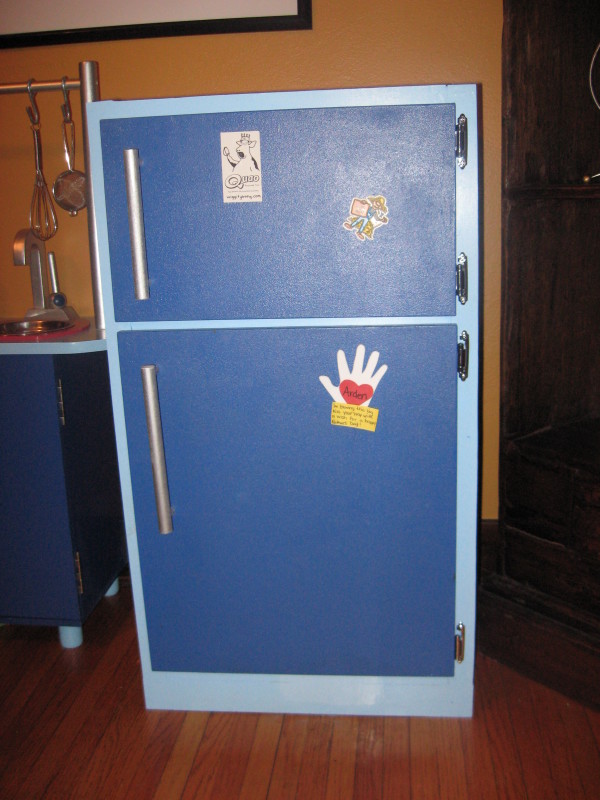 DIY Play Refrigerator